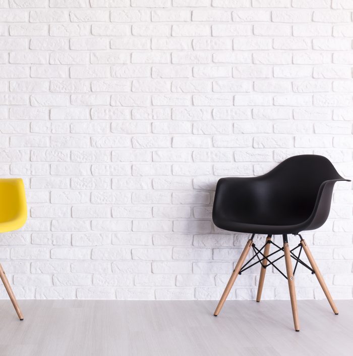 Silla Eames con Brazos Negra