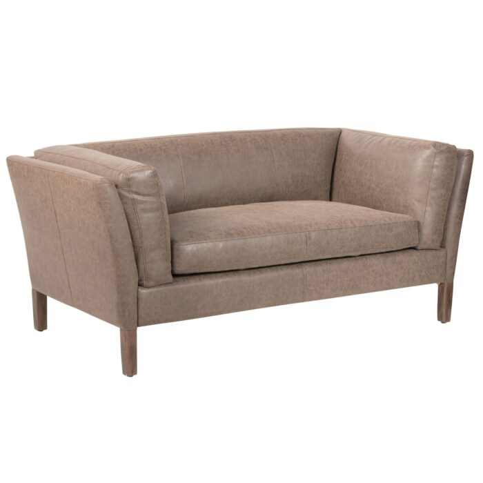 Sofá Mei Mediano tapizado en eco cuero café con estructura de madera