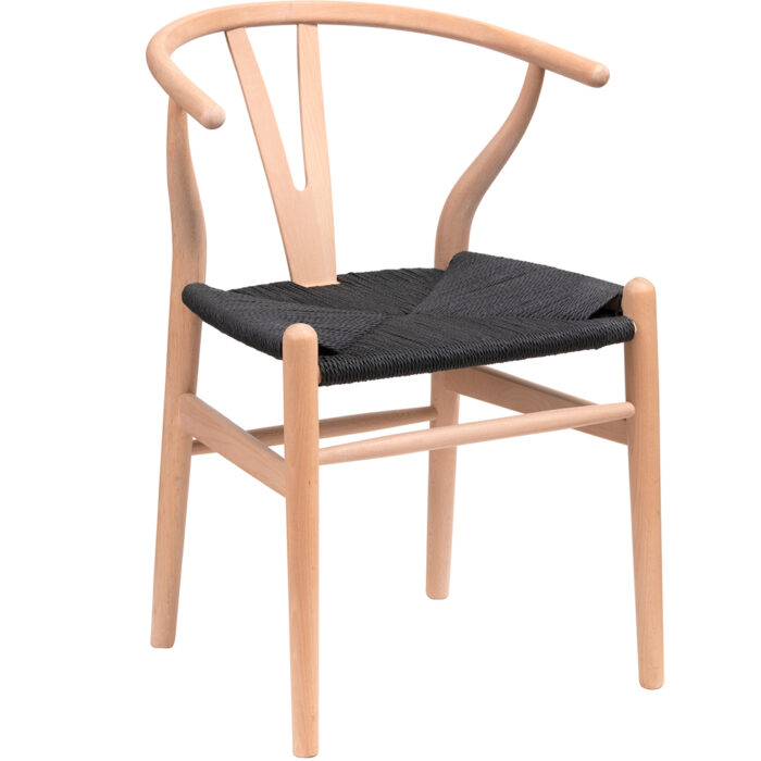 Silla Wishbone con asiento negro de fibra natural y estructura de madera de haya